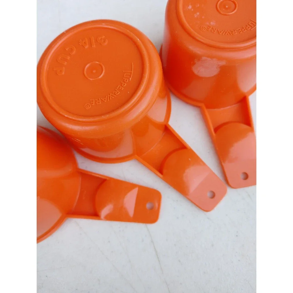 Genuine Tupperware Measuring Set of 5 Scoops in Bright Orange